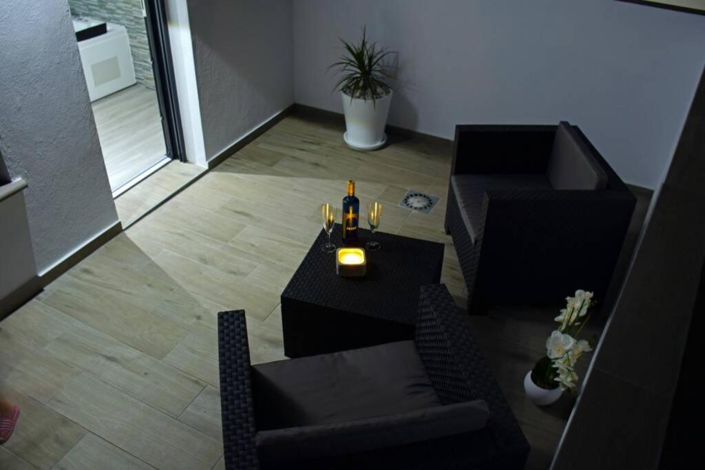 Alojamientos Lola, Suite Con Jacuzzi Benalup-Casas Viejas Exterior photo