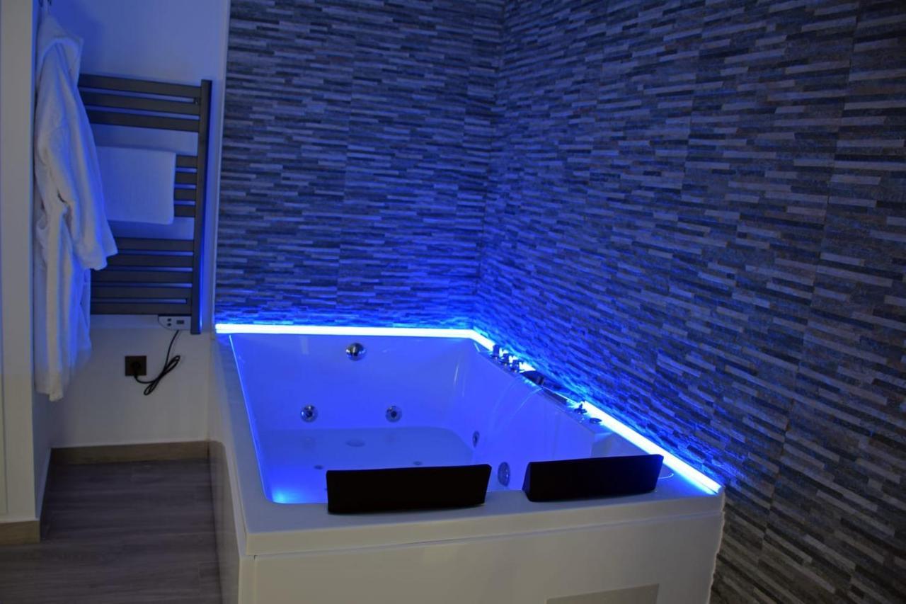 Alojamientos Lola, Suite Con Jacuzzi Benalup-Casas Viejas Exterior photo
