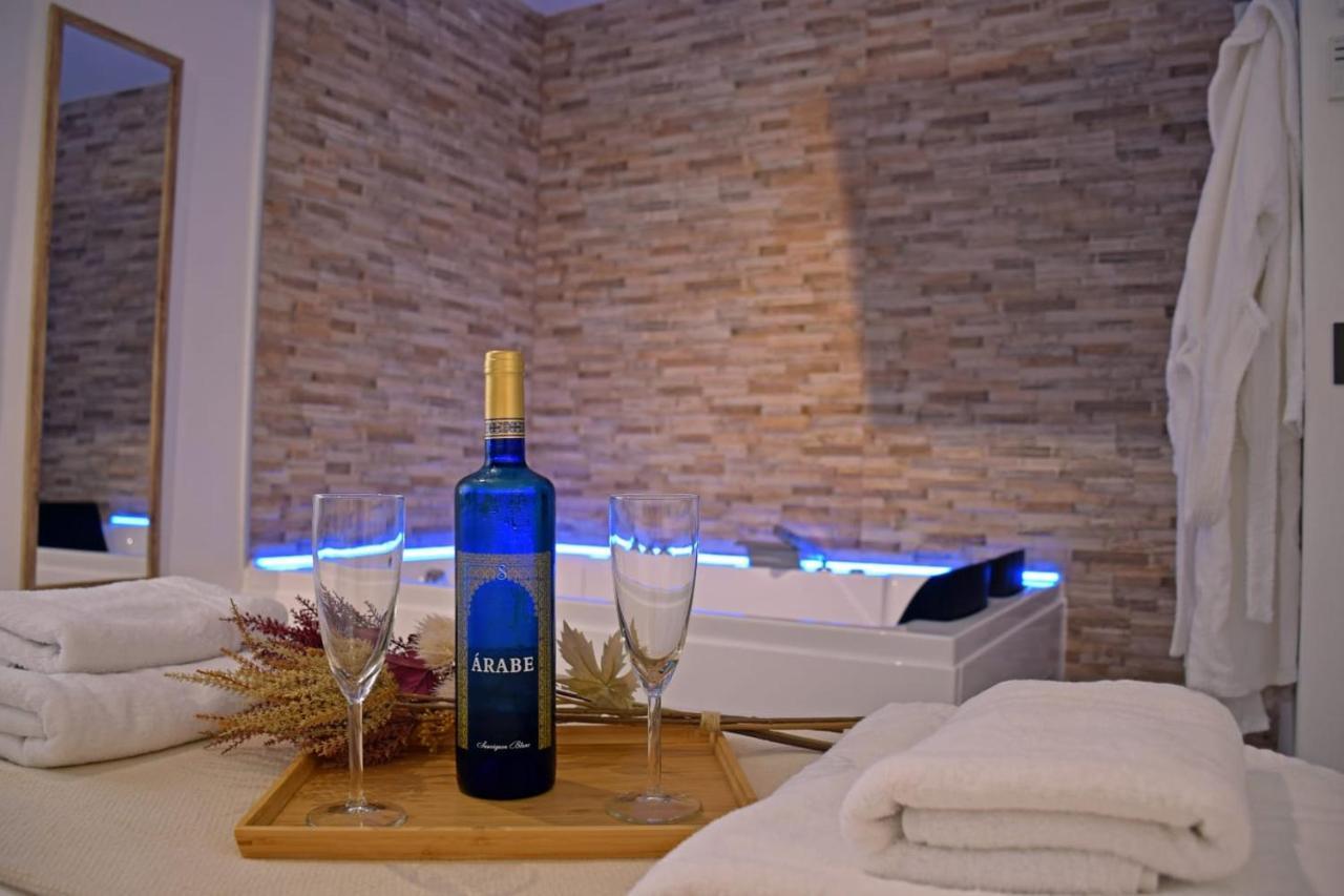 Alojamientos Lola, Suite Con Jacuzzi Benalup-Casas Viejas Exterior photo